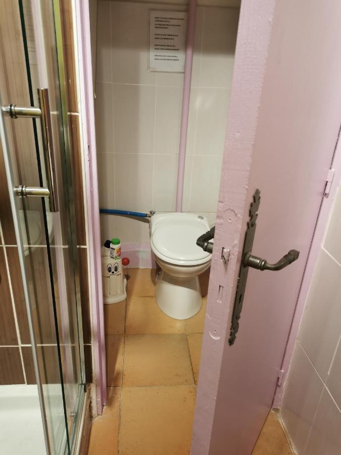 Appartement En Sous Sol De Villa Avec Acces Jardin Et Piscine Марсилия Екстериор снимка