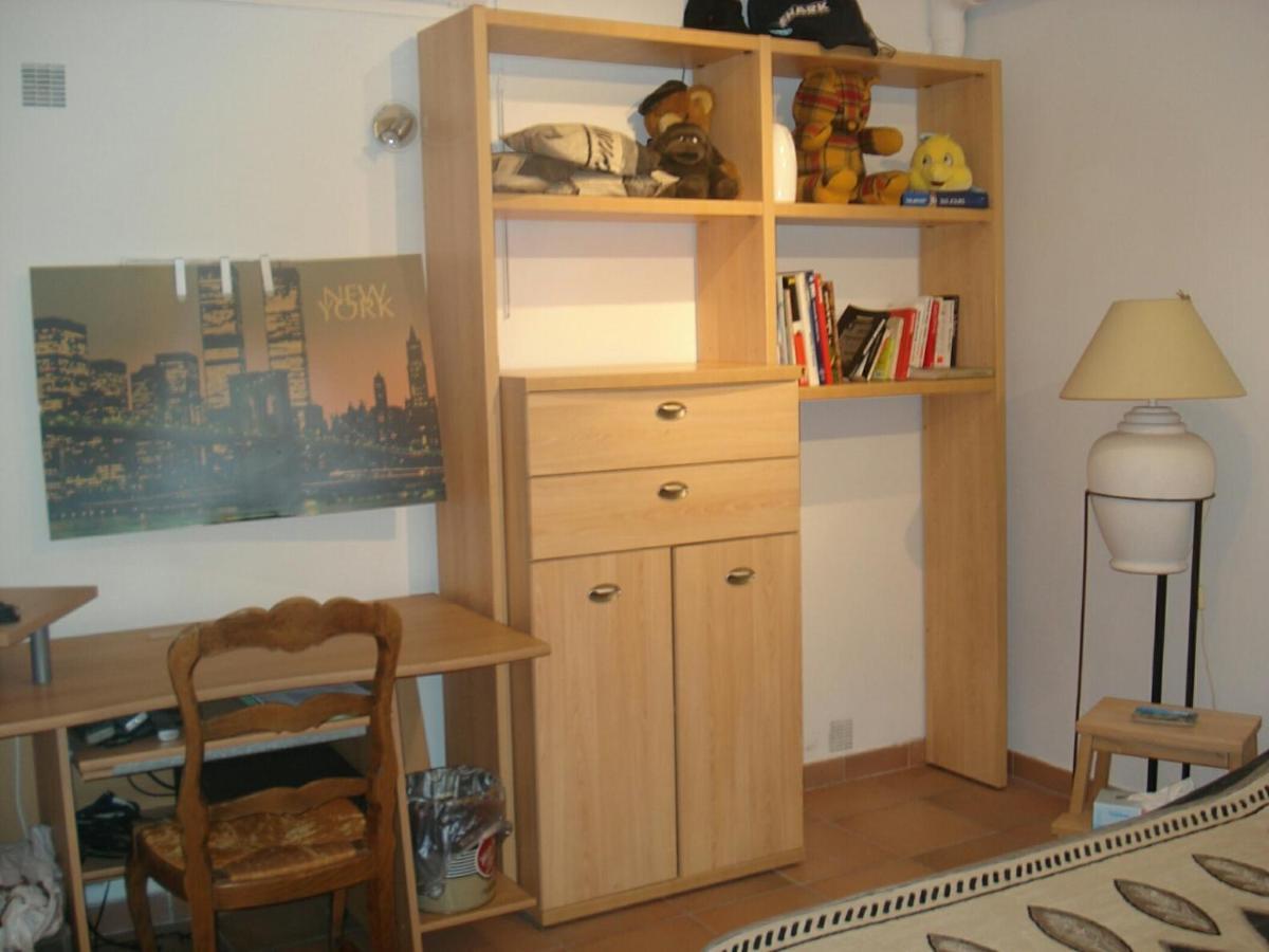 Appartement En Sous Sol De Villa Avec Acces Jardin Et Piscine Марсилия Екстериор снимка