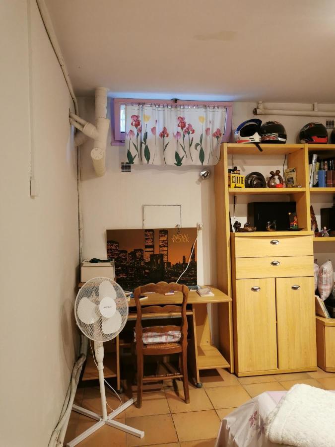 Appartement En Sous Sol De Villa Avec Acces Jardin Et Piscine Марсилия Екстериор снимка